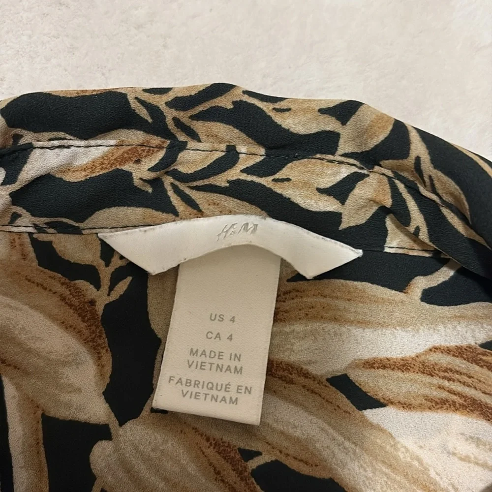 H&M Black Floral Button-Up Blouse – Size 4 | Cottagecore | Chic - Picture 5 of 9